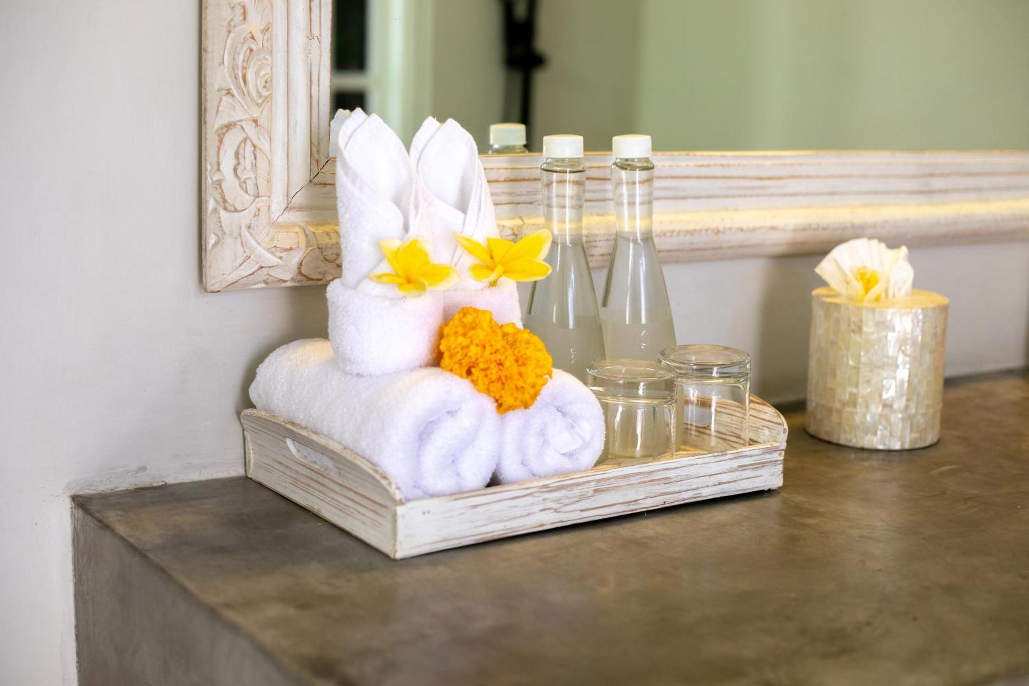 Villa Lodek Deluxe Seminyak  Luaran gambar