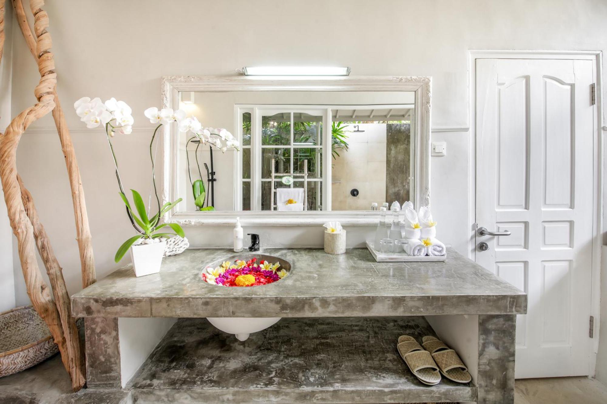 Villa Lodek Deluxe Seminyak  Luaran gambar