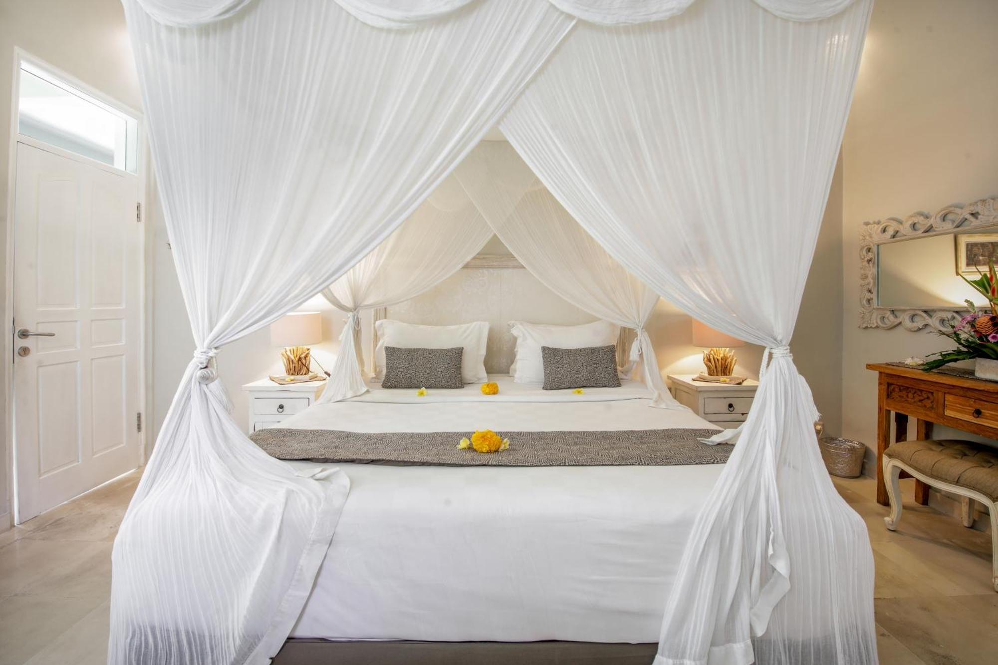 Villa Lodek Deluxe Seminyak  Luaran gambar