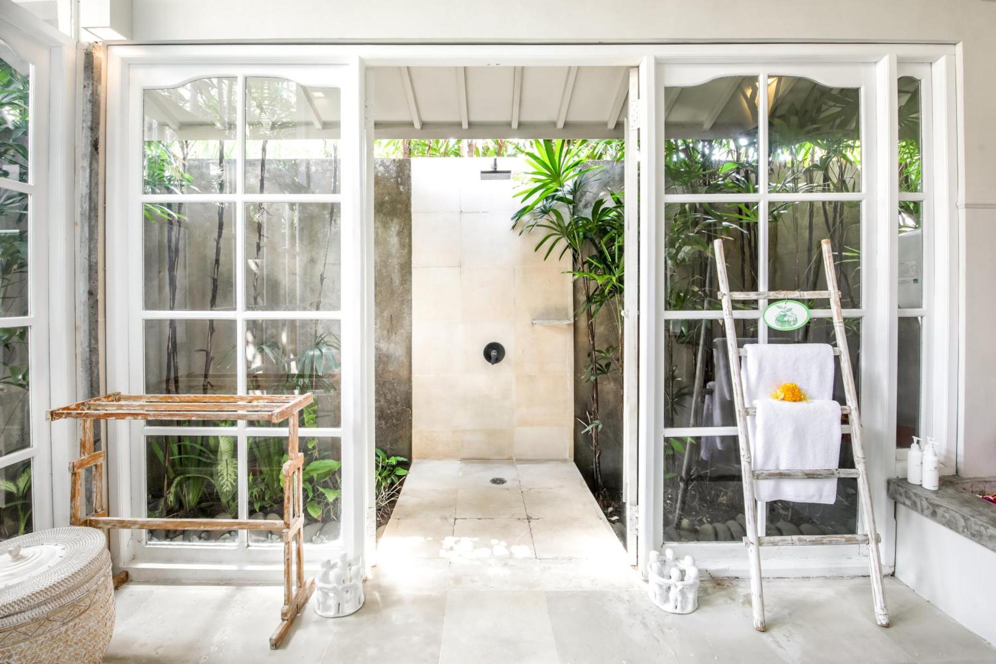 Villa Lodek Deluxe Seminyak  Luaran gambar