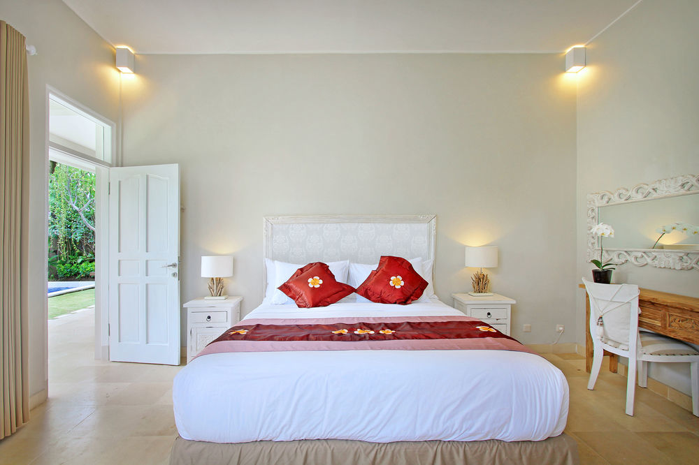 Villa Lodek Deluxe Seminyak  Luaran gambar